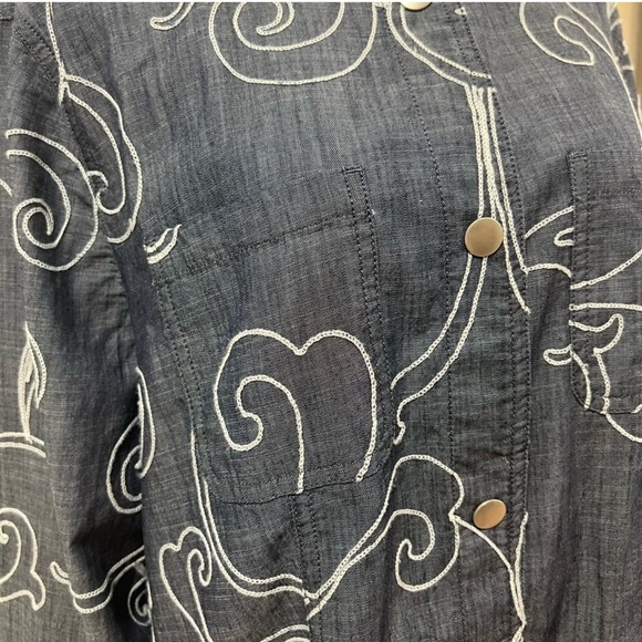 CHICOS LONG SLEEVE BOTTOM SHIRT OR JACKET SIZE 2. - Picture 14 of 16